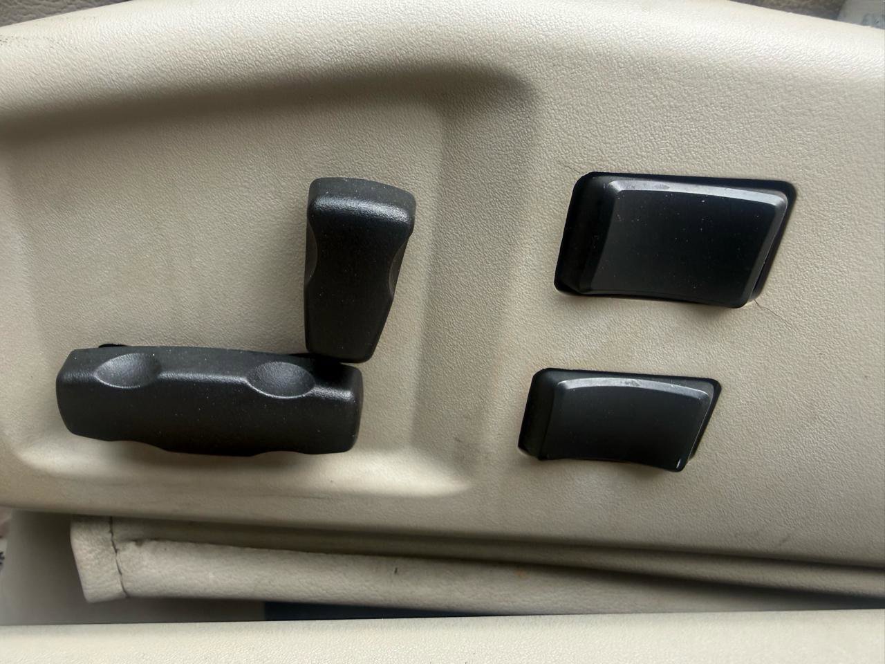 Used 2004 Cadillac XLR RWD image 47
