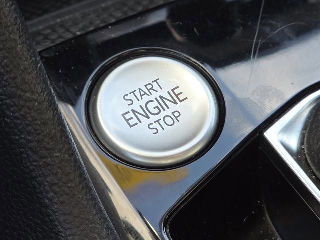 Used 2023 Volkswagen Taos SE w/ Panoramic Sunroof Package image 11