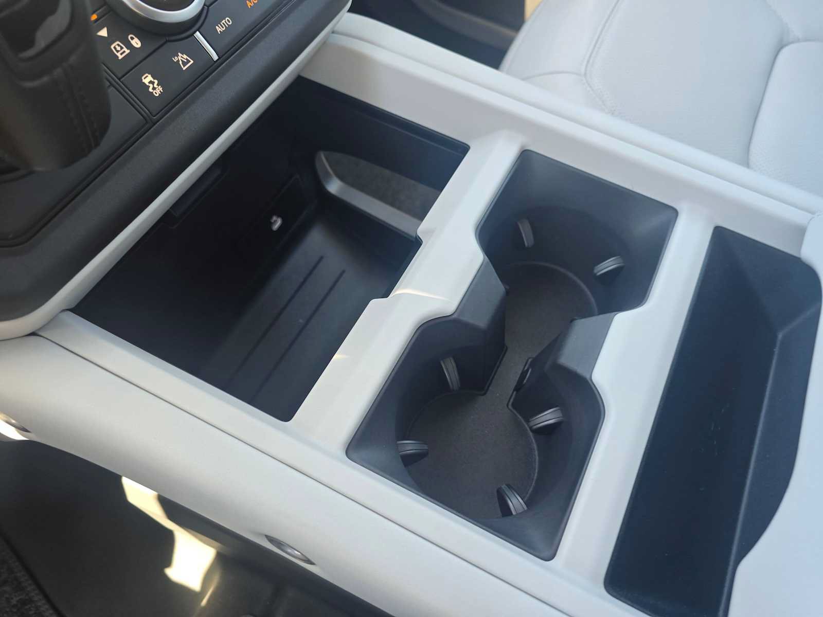 New 2026 Land Rover Defender 110 X-Dynamic SE AWD/4WD image 31