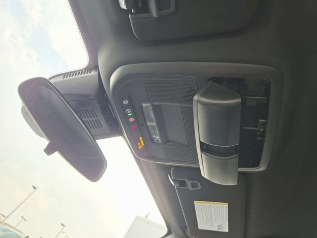 Used 2025 Chevrolet Equinox LT w/ Convenience Package II FWD image 24