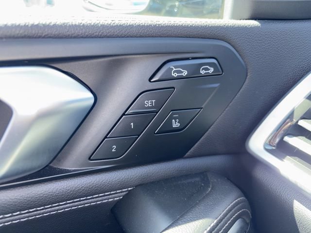 Used 2022 BMW X6 xDrive40i AWD/4WD image 16