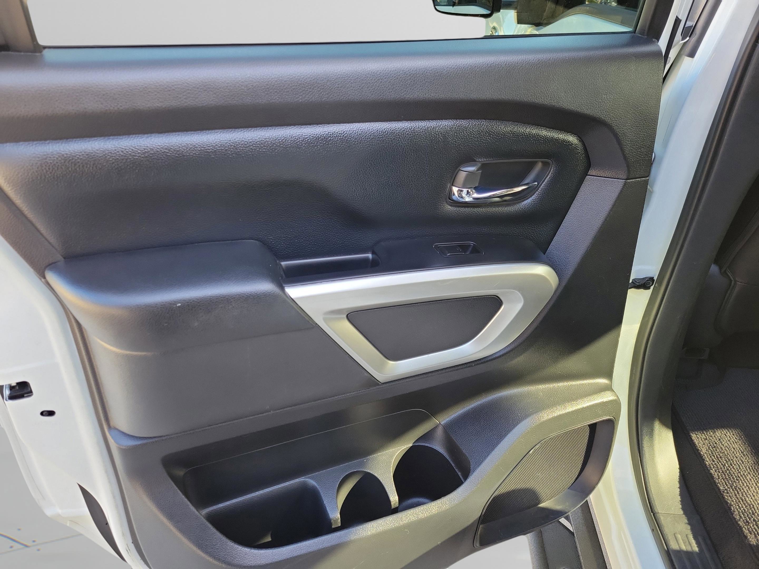 Used 2017 Nissan Titan SV image 26