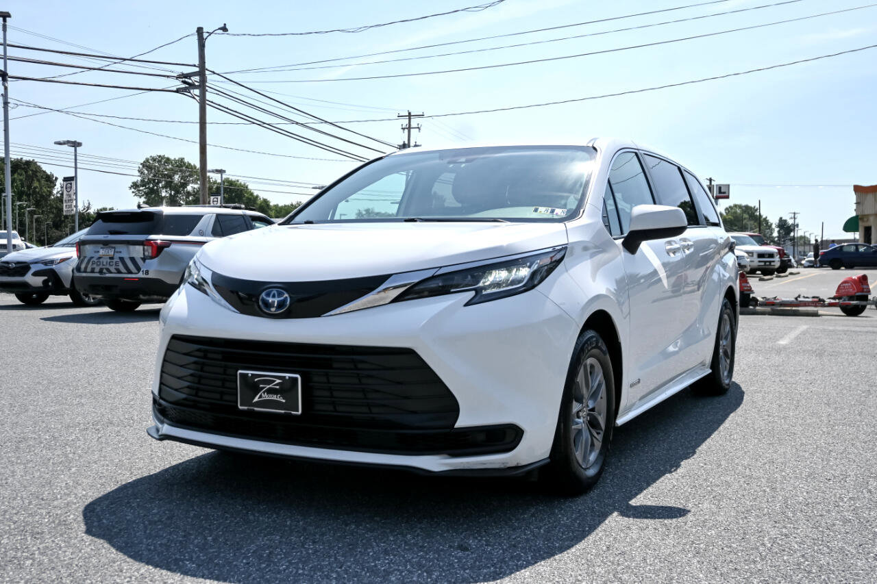 Used 2021 Toyota Sienna LE image 5