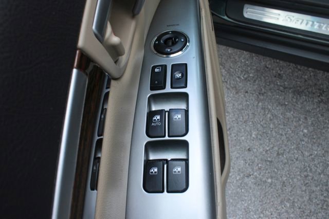Used 2012 Hyundai Santa Fe Limited FWD image 11