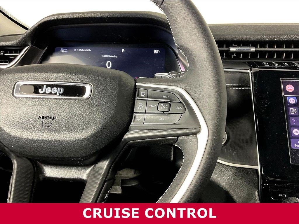 Used 2023 Jeep Grand Cherokee Laredo AWD/4WD image 12