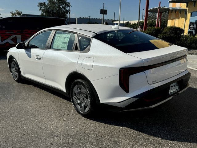 New 2025 Kia K4 LX image 3