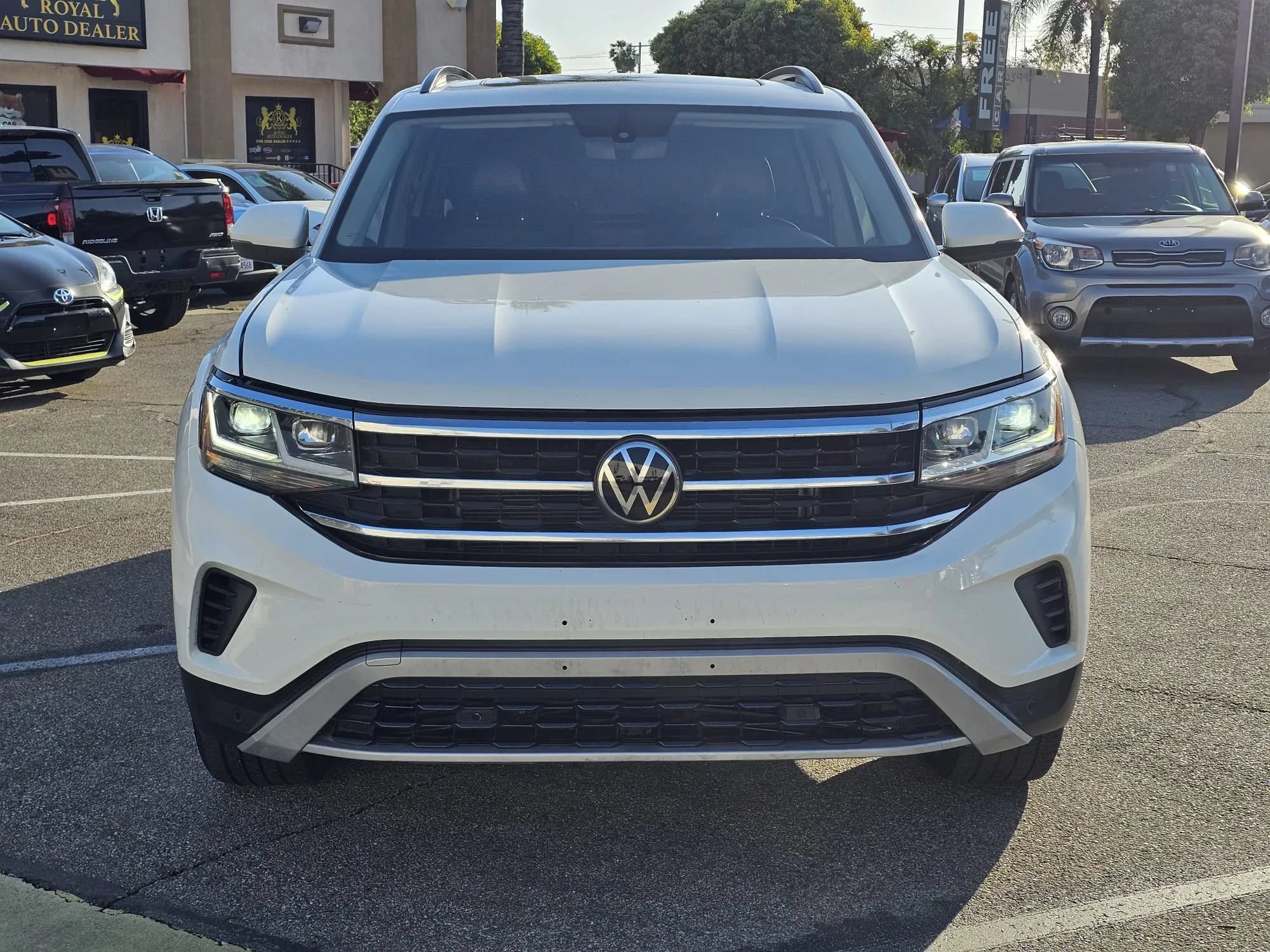 Used 2021 Volkswagen Atlas SE w/ Panoramic Sunroof Package FWD image 5