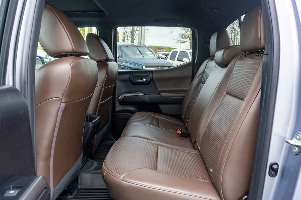 Used 2021 Toyota Tacoma Limited image 18