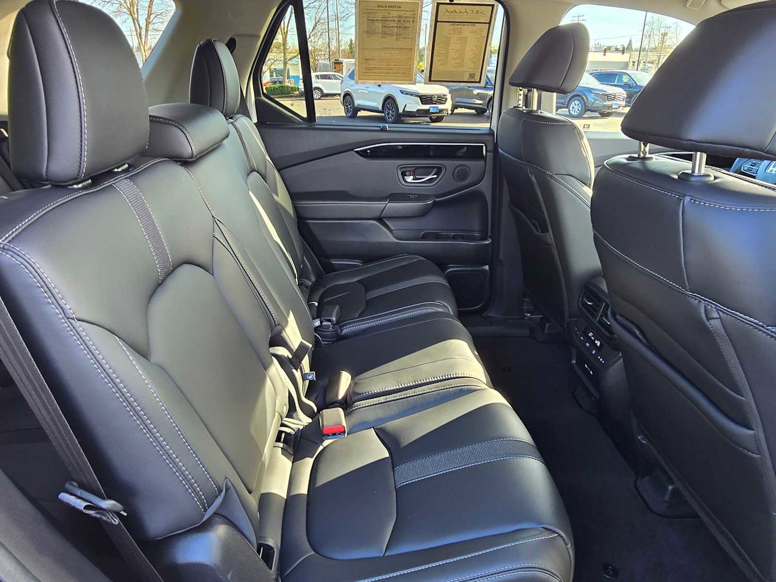 Used 2025 Honda Pilot EX-L image 12