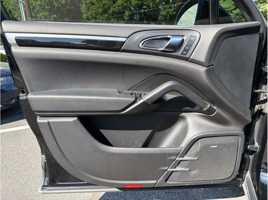 Used 2011 Porsche Cayenne S AWD/4WD image 9