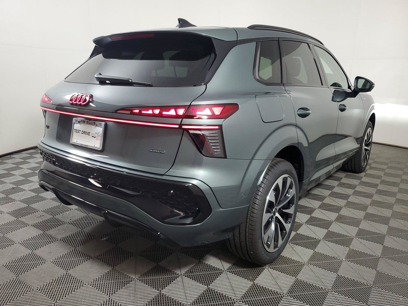 New 2026 Audi Q3 quattro 2.0T AWD/4WD image 6