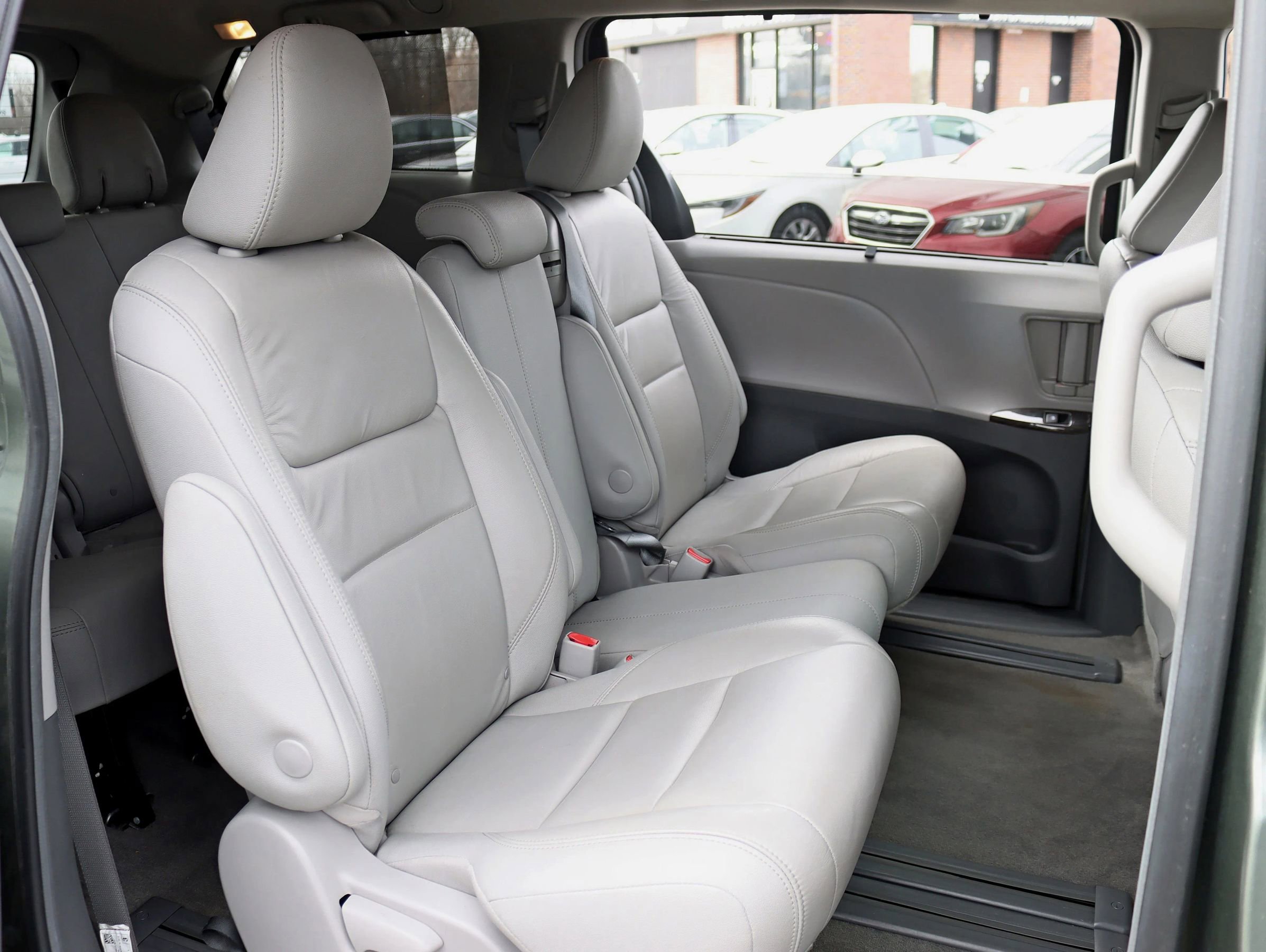 Used 2018 Toyota Sienna XLE w/ XLE Navigation Package FWD image 29