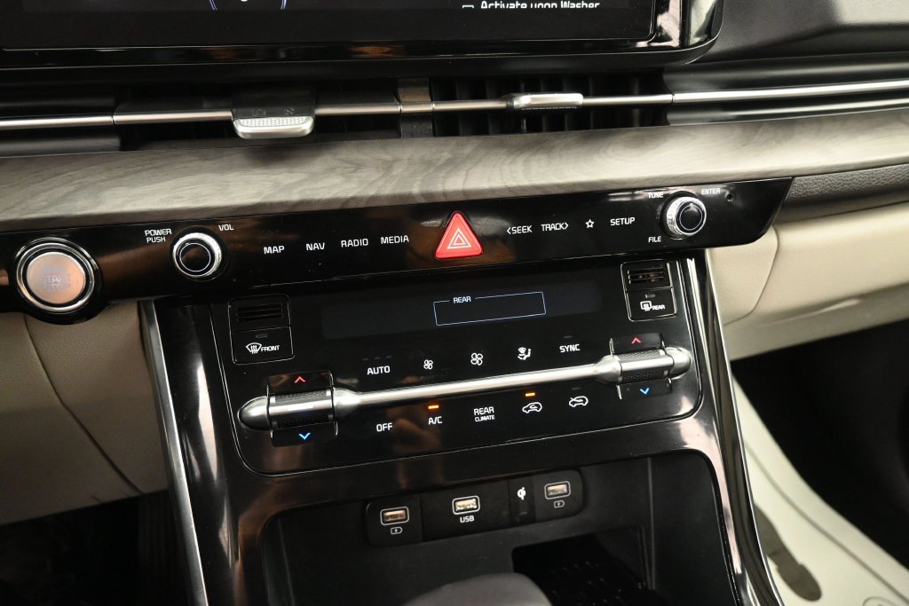 Used 2024 Kia Carnival EX FWD image 16