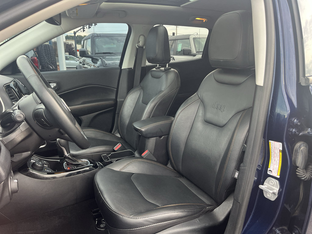 Used 2018 Jeep Compass Limited w/ Navigation Group AWD/4WD image 13