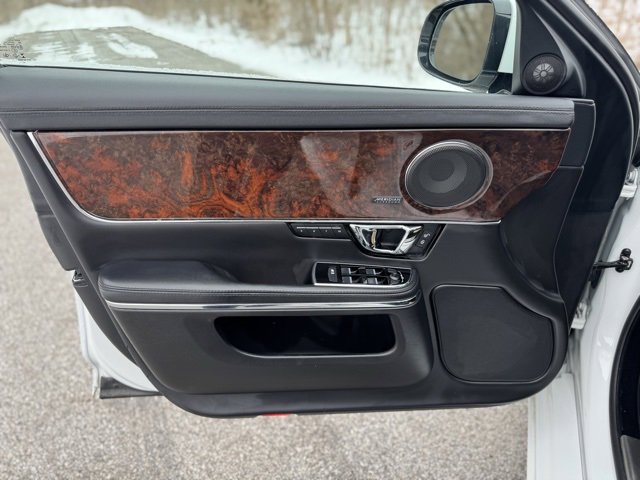 Used 2019 Jaguar XJ R-Sport image 11