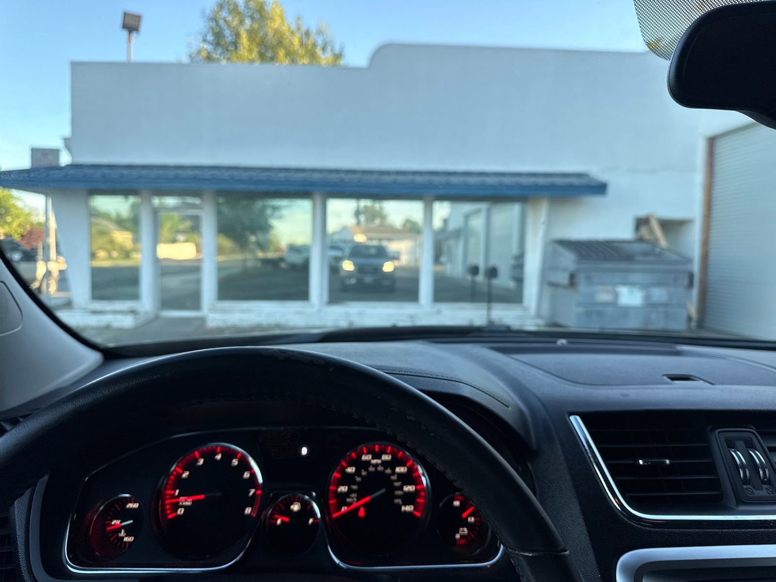 Used 2015 GMC Acadia SLE image 13