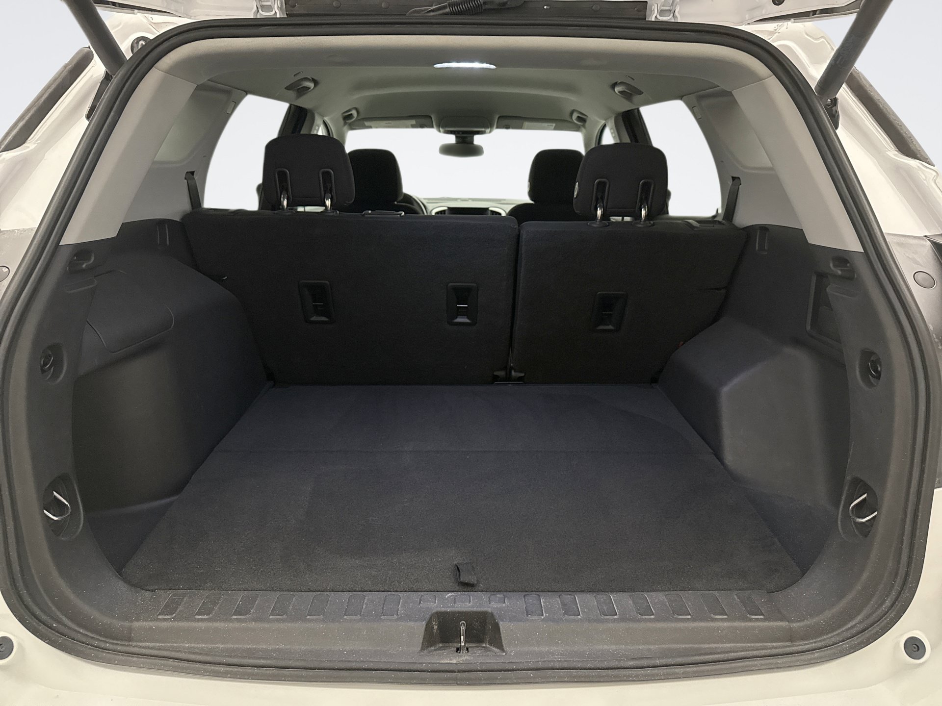 Used 2020 GMC Terrain SLE w/ Driver Convenience Package AWD/4WD image 19