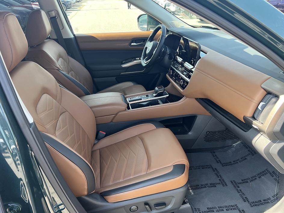 Certified 2024 Nissan Pathfinder Platinum w/ Cargo Package image 17