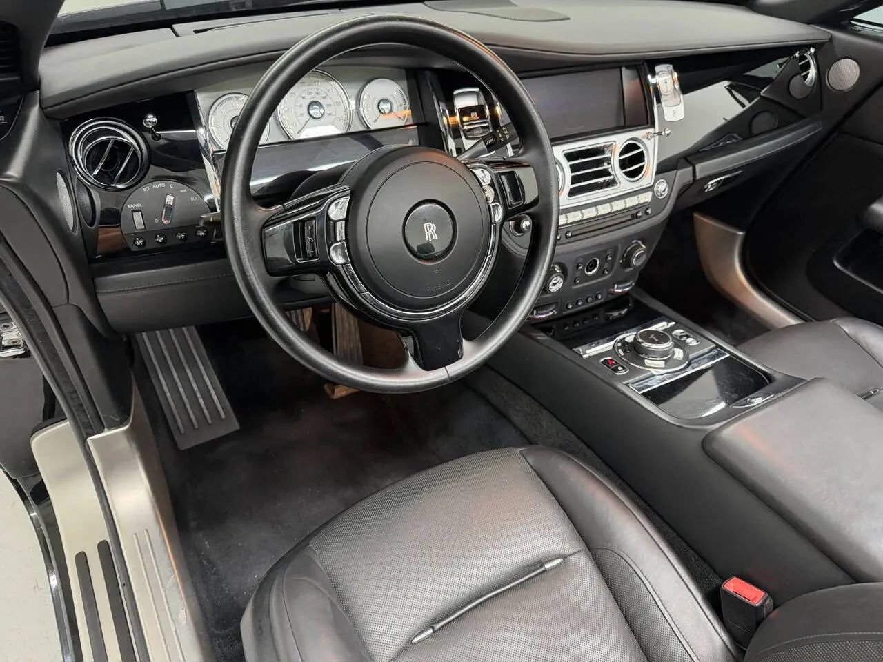 Used 2017 Rolls-Royce Dawn RWD image 8