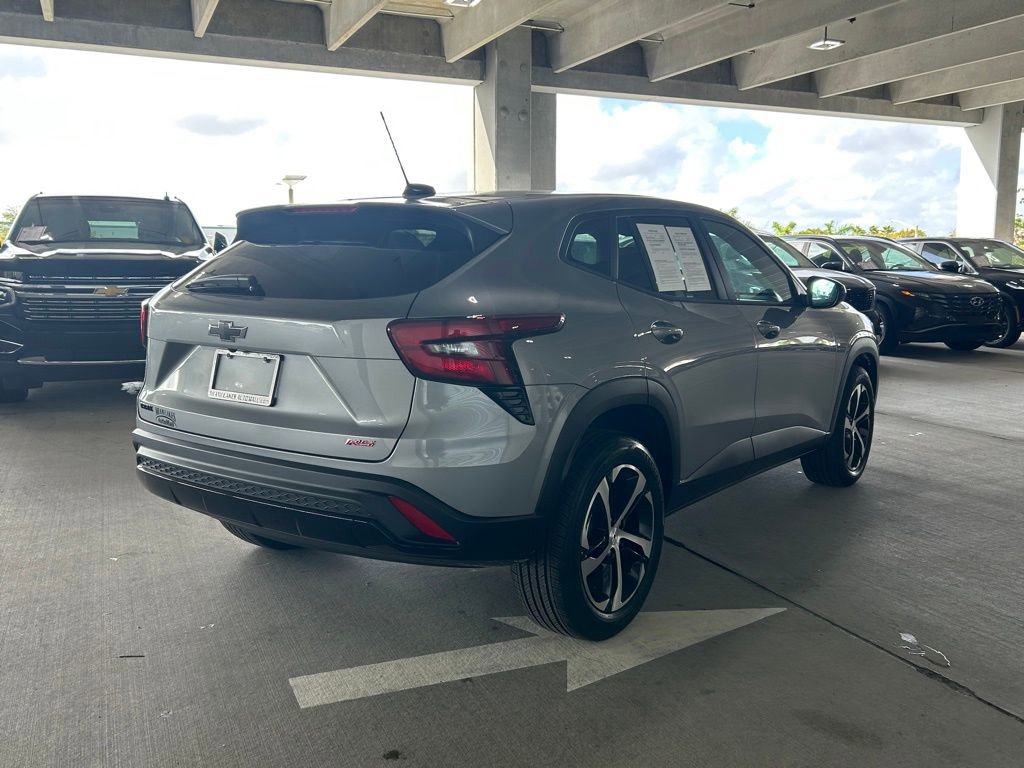 Used 2024 Chevrolet Trax RS w/ Driver Confidence Package image 5