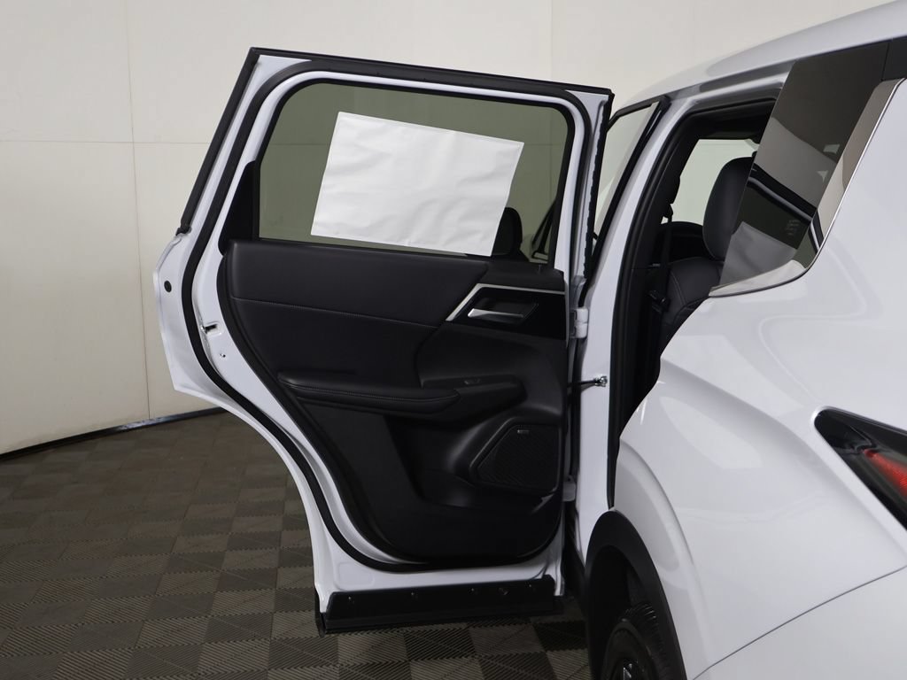 New 2026 Mitsubishi Outlander LE AWD/4WD image 23