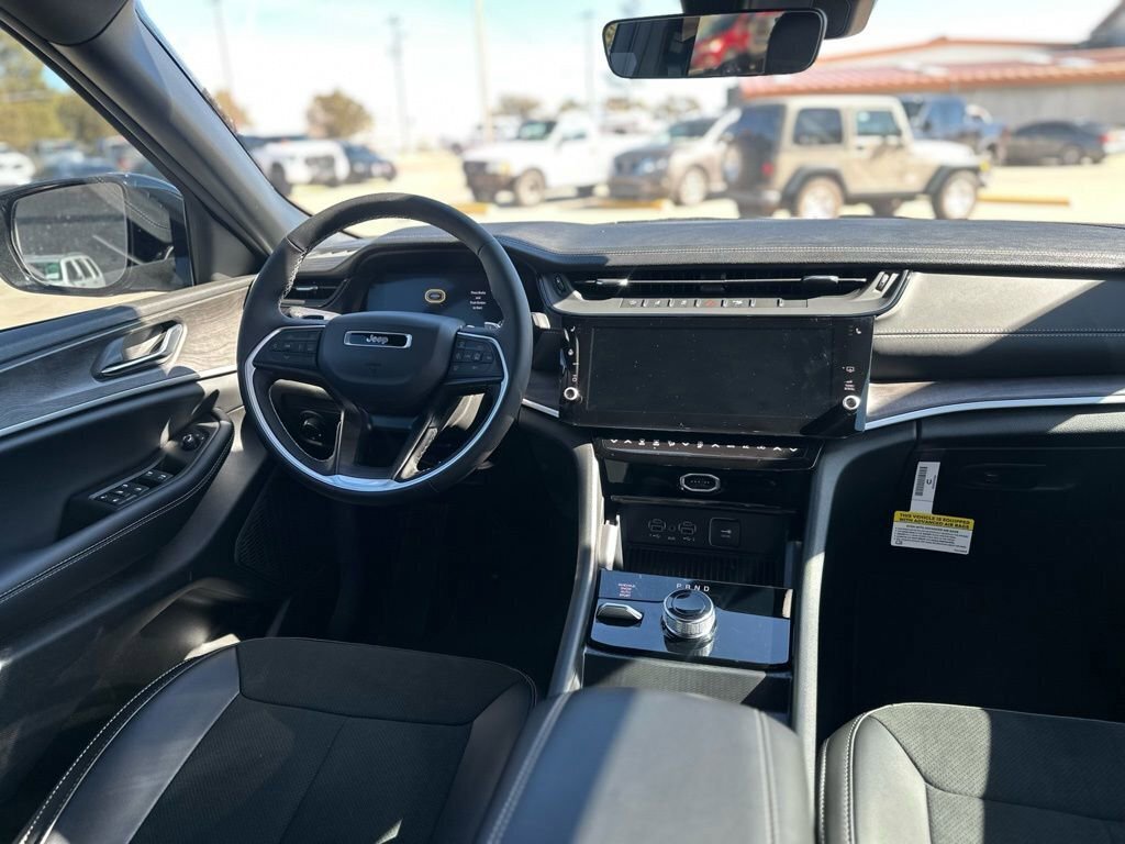 New 2026 Jeep Grand Cherokee Altitude image 17