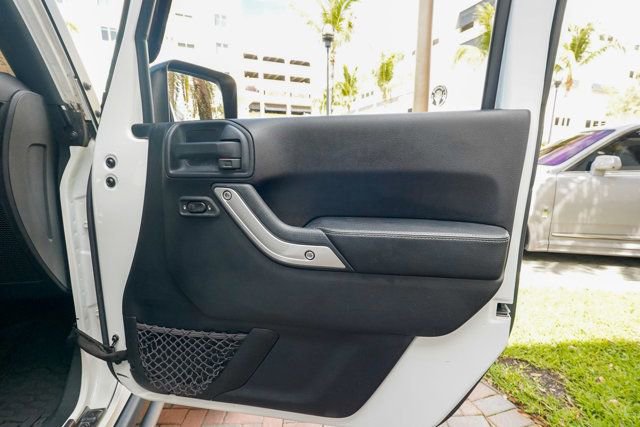 Used 2016 Jeep Wrangler Unlimited Rubicon AWD/4WD image 78
