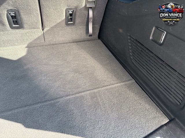 Used 2025 Chevrolet Suburban Z71 image 37