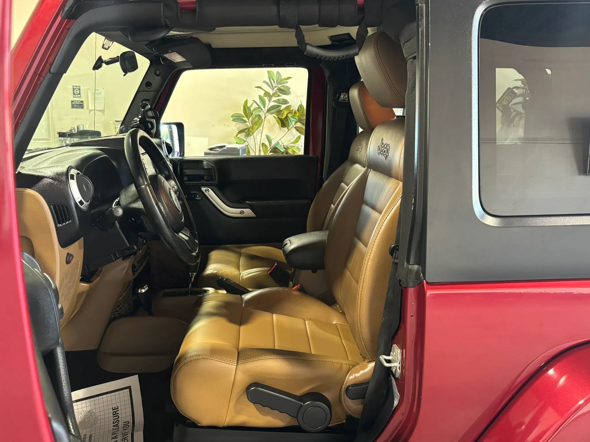 Used 2011 Jeep Wrangler Sahara w/ Connectivity Group AWD/4WD image 13
