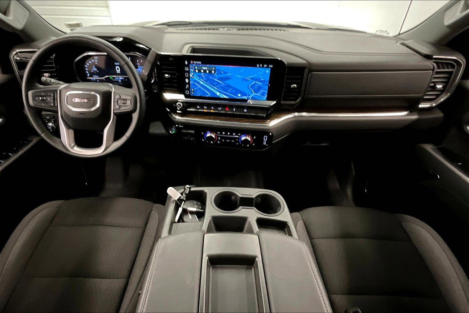 Used 2025 GMC Sierra 1500 SLE w/ Preferred Package AWD/4WD image 17