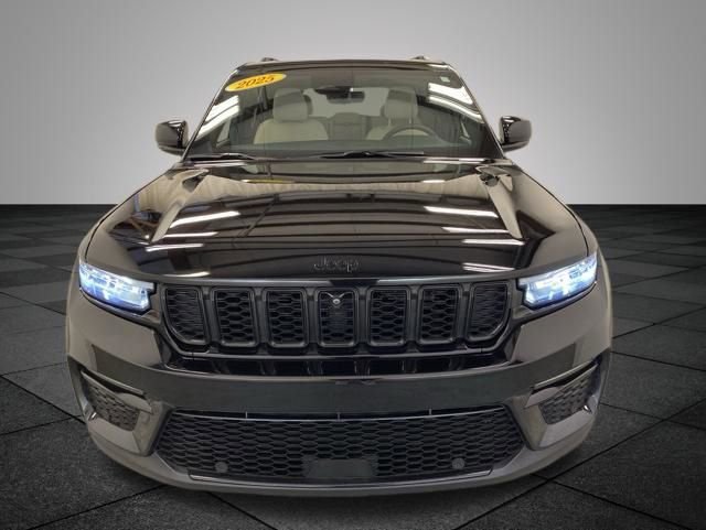 Used 2025 Jeep Grand Cherokee Limited w/ Luxury Tech Group II AWD/4WD image 2