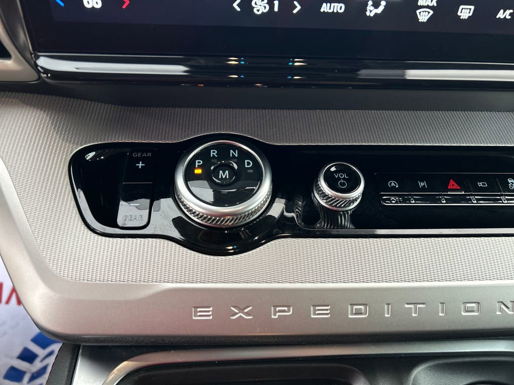 Used 2025 Ford Expedition Active image 24