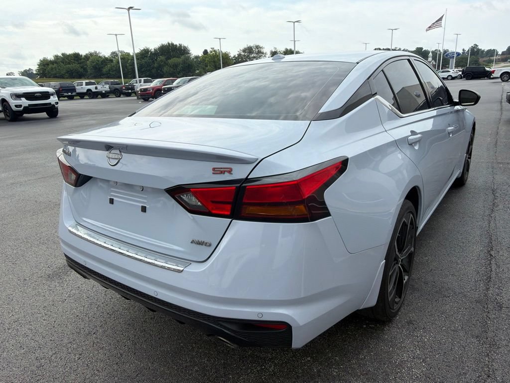 Used 2023 Nissan Altima 2.5 SR w/ SR Premium Package AWD/4WD image 4