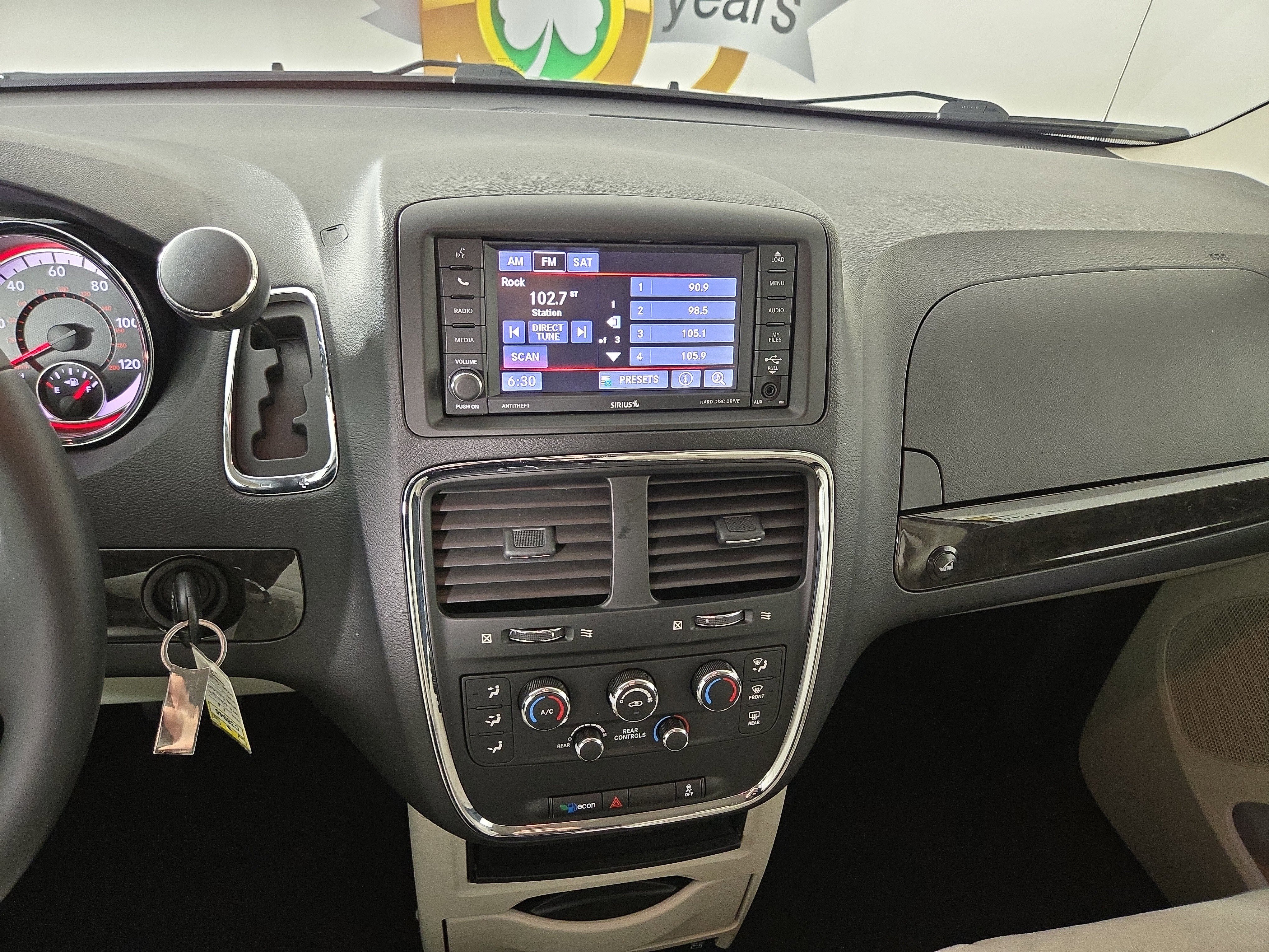 Used 2016 Dodge Grand Caravan SXT w/ UConnect Hands-Free Group image 22