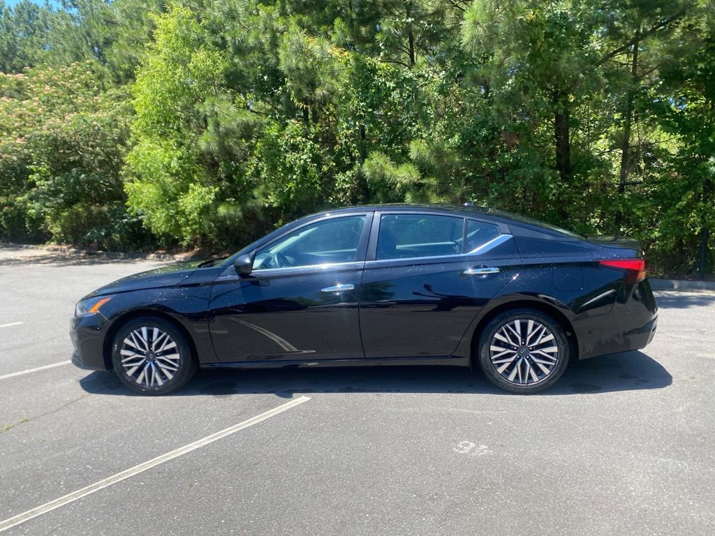 Certified 2024 Nissan Altima 2.5 SV FWD image 7