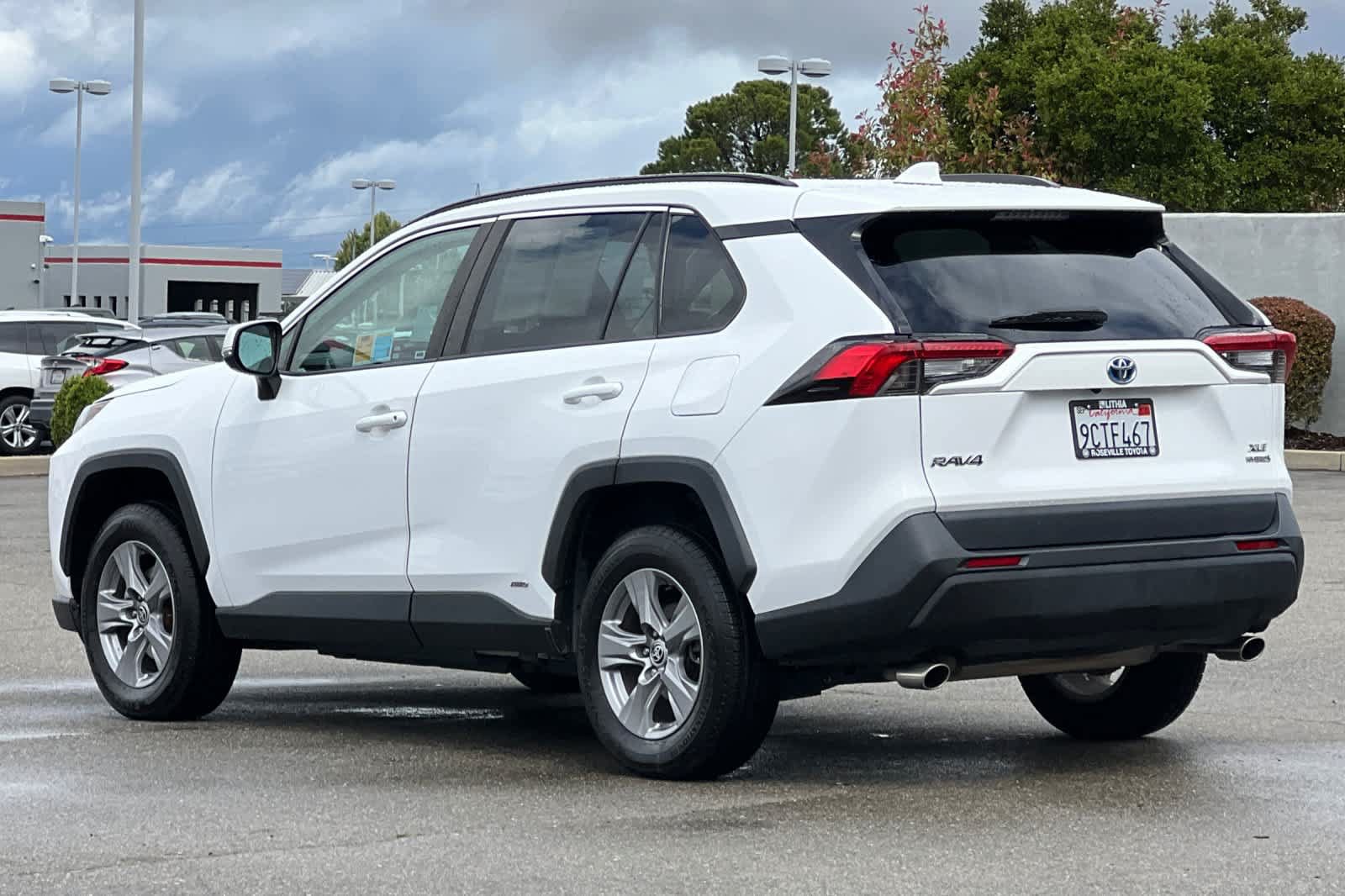 Used 2022 Toyota RAV4 XLE AWD/4WD image 7