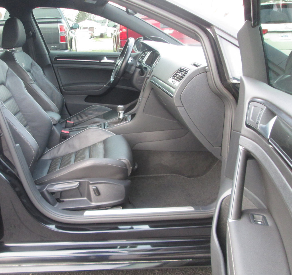 Used 2019 Volkswagen Golf R 4-Door image 13