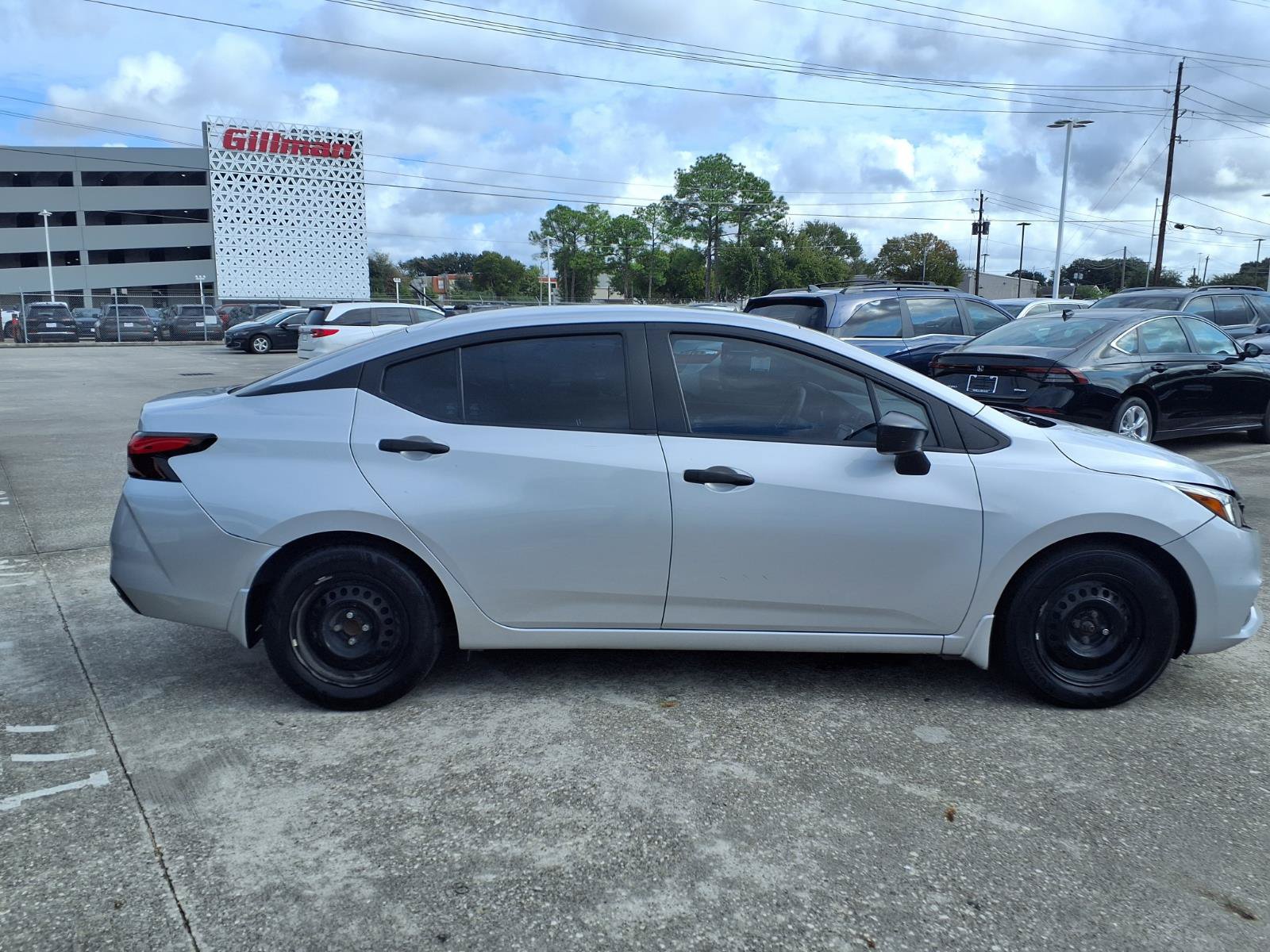 Used 2020 Nissan Versa S FWD image 24