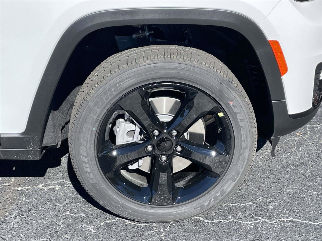 New 2025 Jeep Grand Cherokee L Altitude image 38