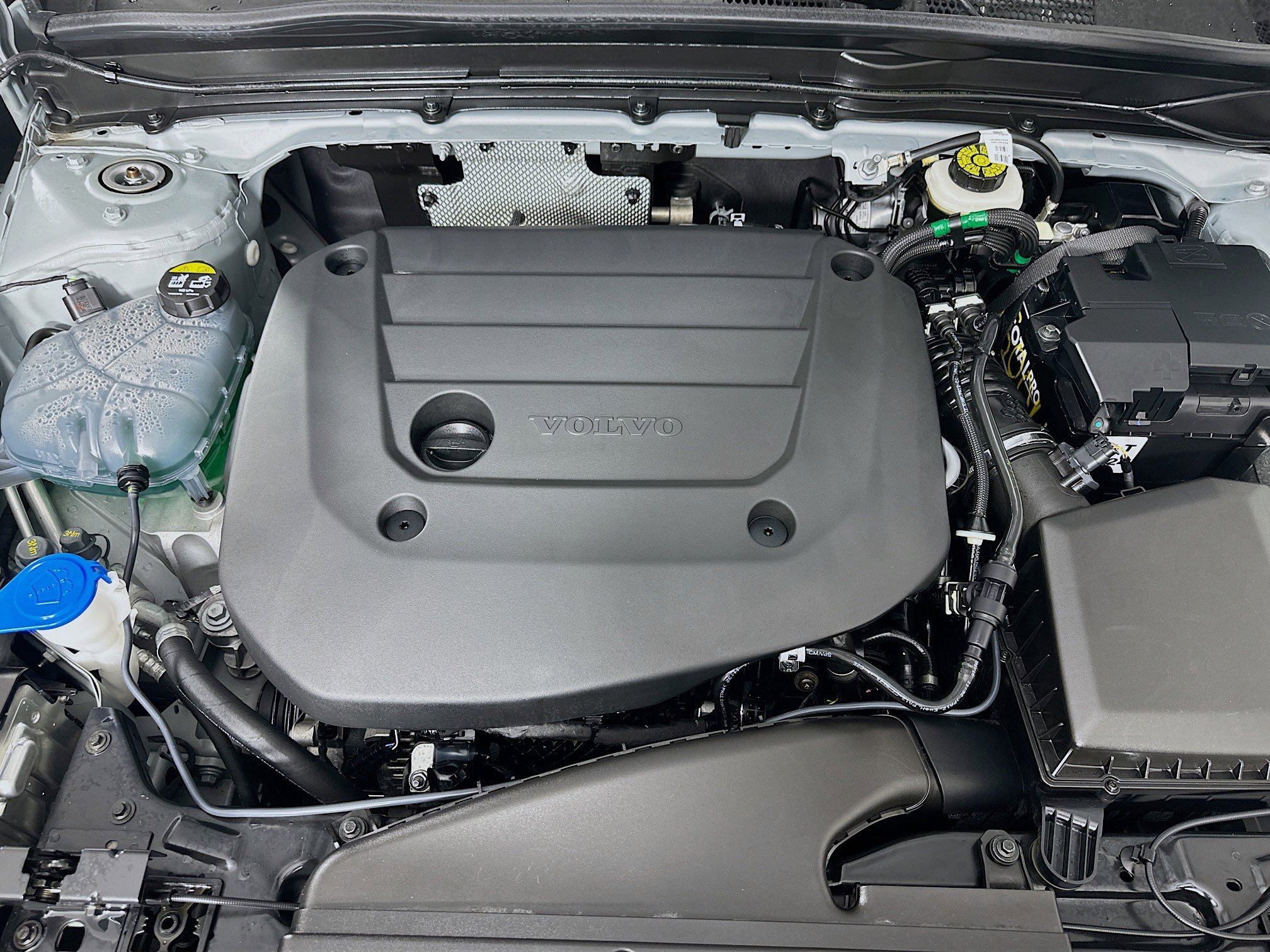 Used 2025 Volvo XC40 B5 Plus image 35