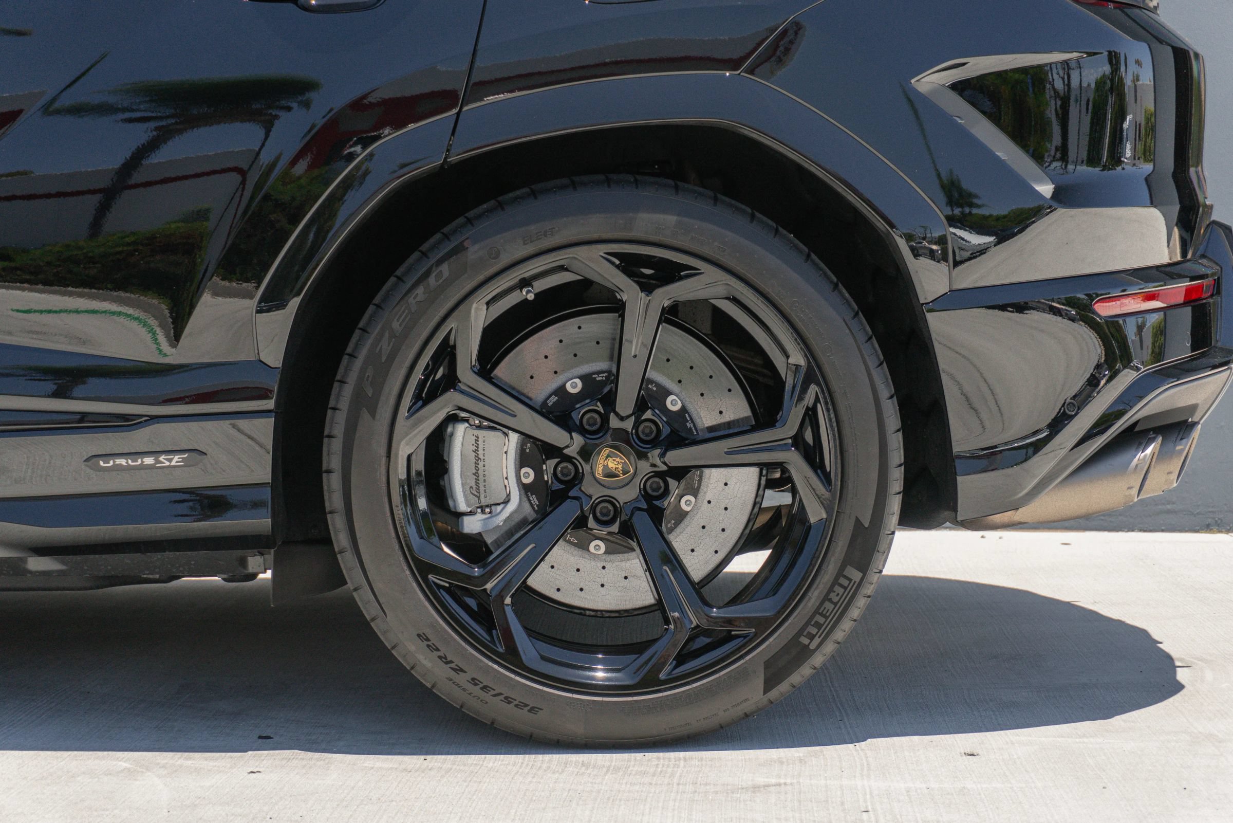 Used 2026 Lamborghini Urus SE AWD/4WD image 22