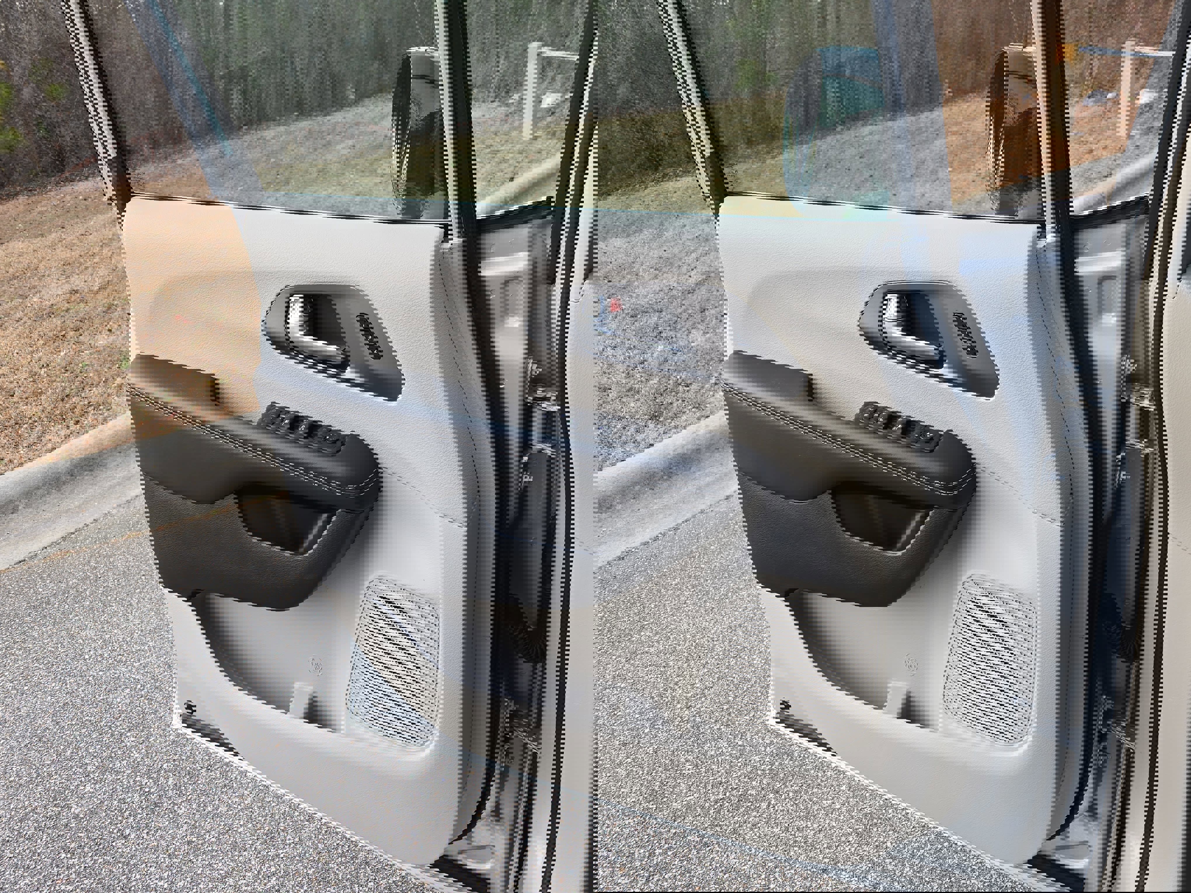 Used 2024 Chrysler Pacifica Touring-L image 25