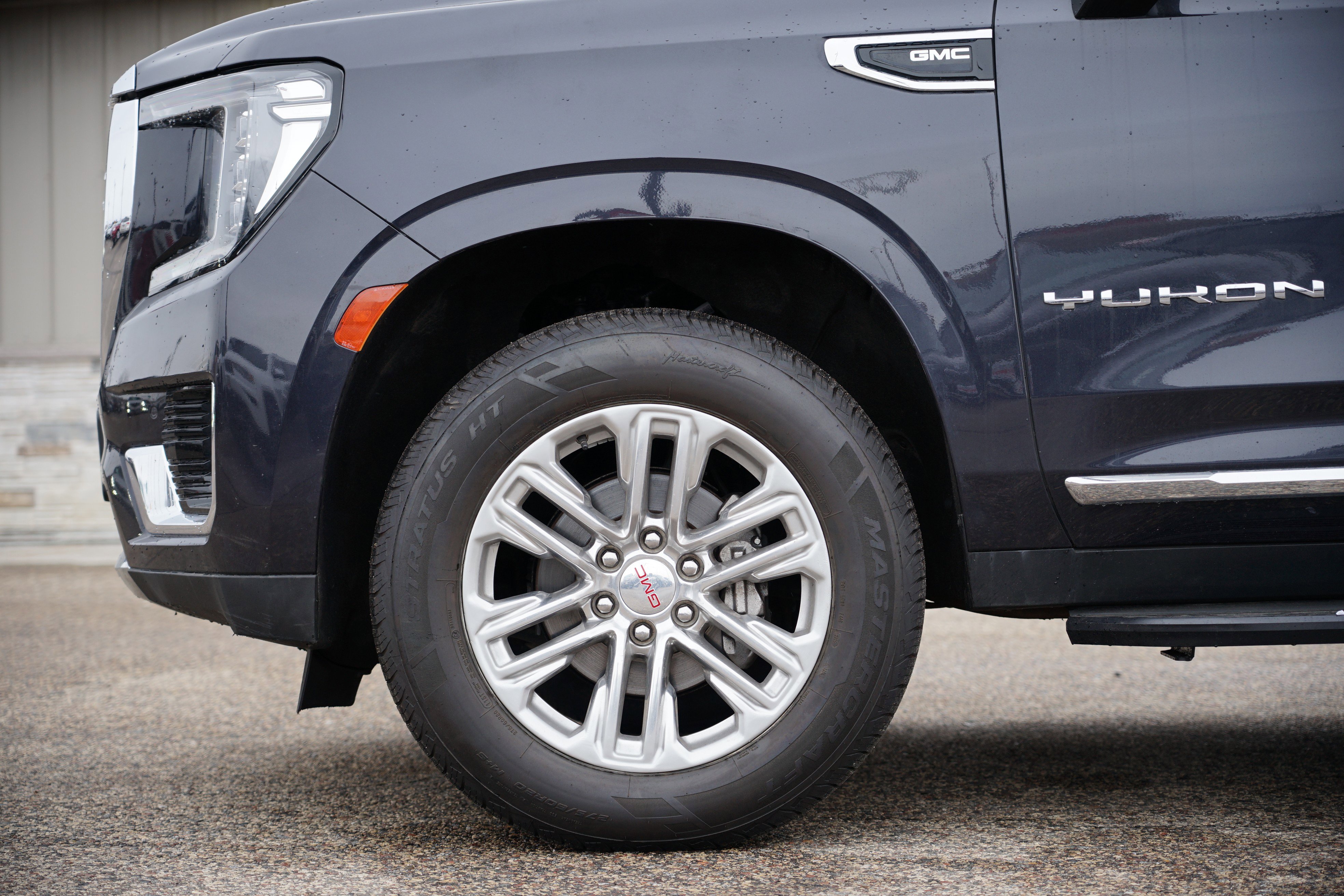 Used 2023 GMC Yukon XL SLT image 13