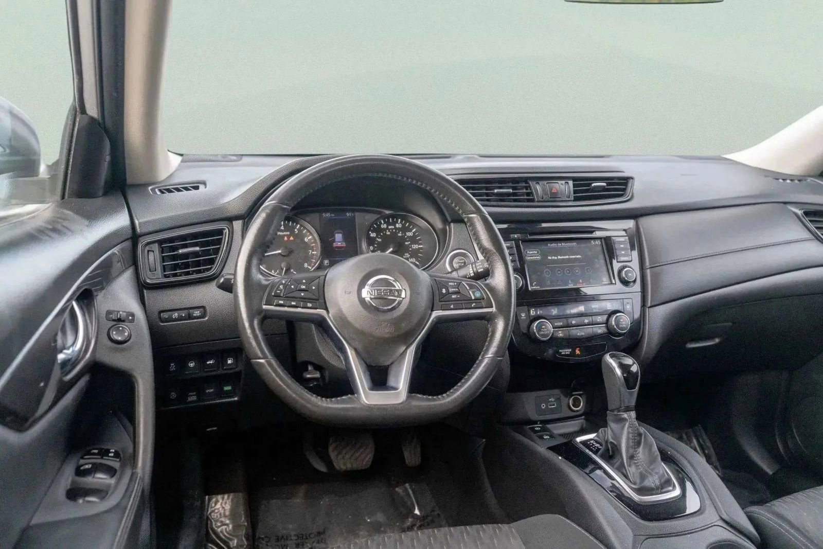 Used 2019 Nissan Rogue SV w/ Premium Package image 12