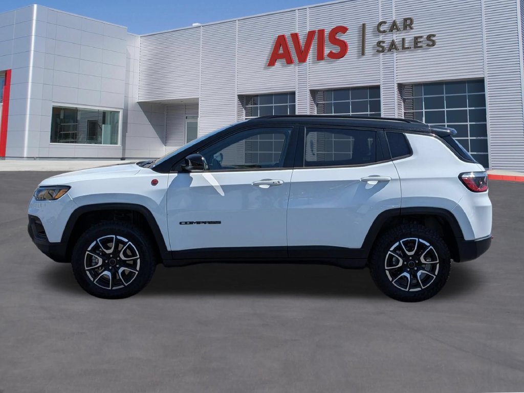 Used 2025 Jeep Compass Trailhawk AWD/4WD image 10