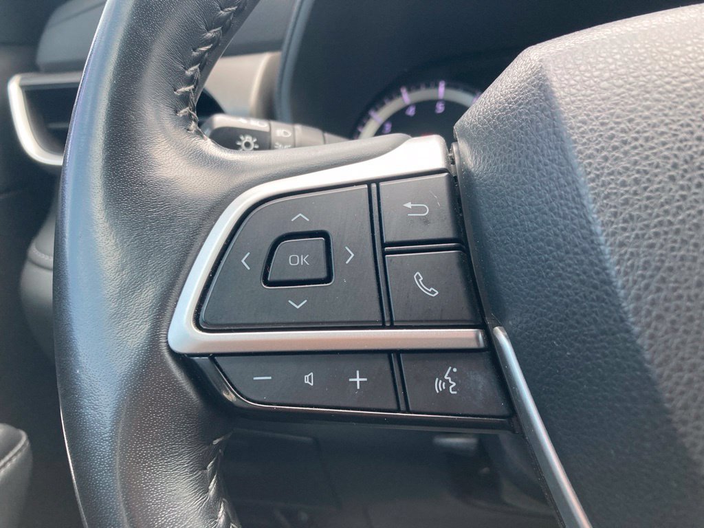 Used 2022 Toyota Highlander LE FWD image 15