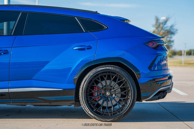 Used 2019 Lamborghini Urus image 5