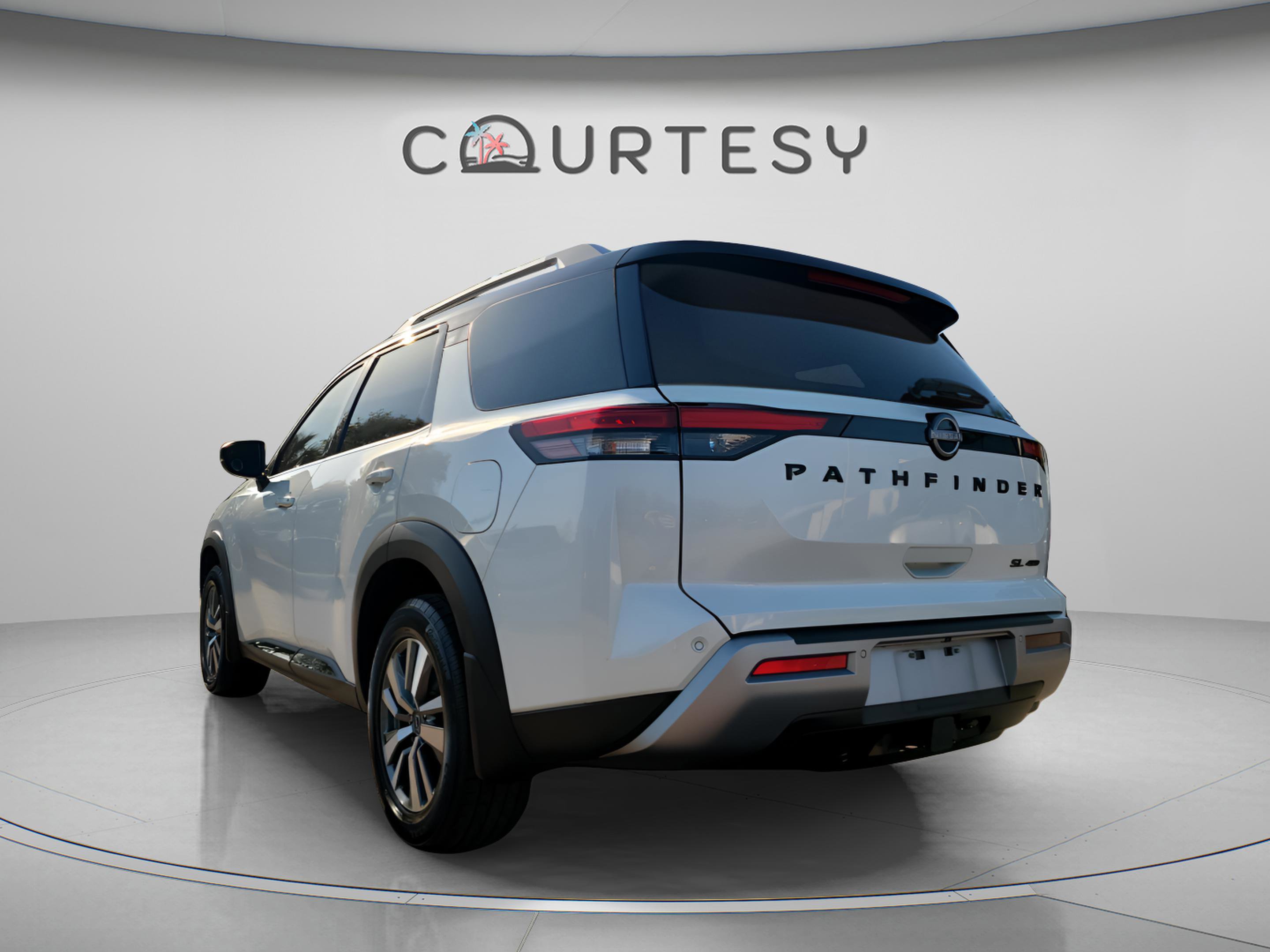 Certified 2024 Nissan Pathfinder SL image 2