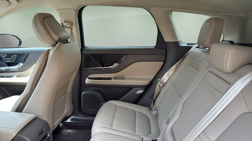 Used 2020 Lincoln Corsair AWD w/ Premium Package image 16
