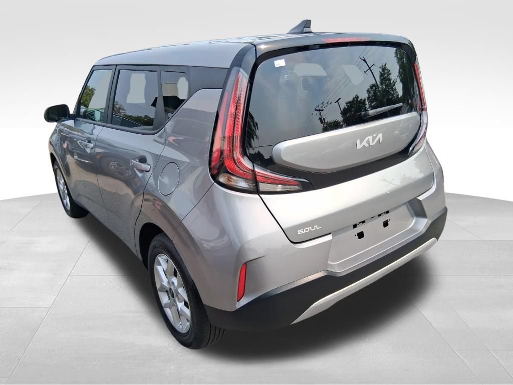 Used 2025 Kia Soul S FWD image 4